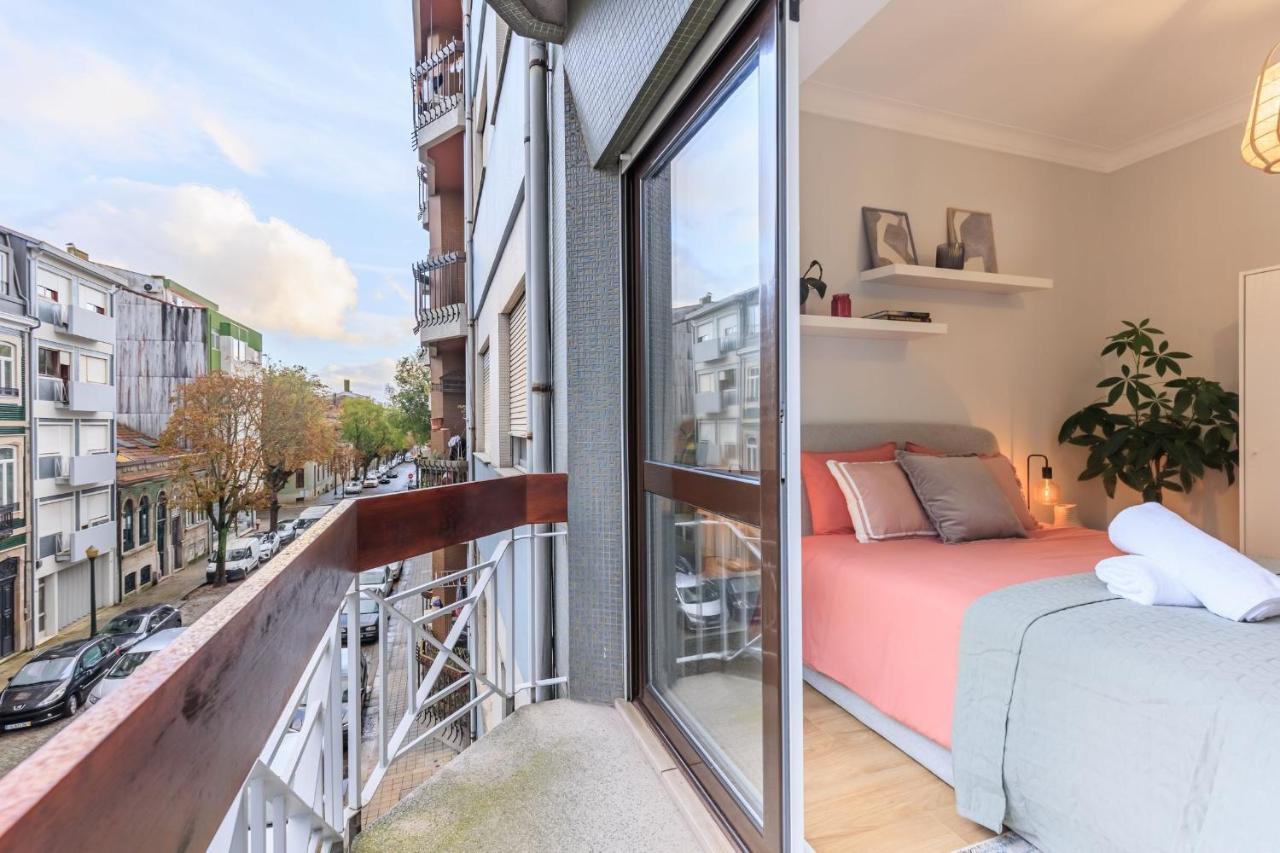 Enjoy Bonfim Central 2Br Renovated Apartment By Lovelystay ポルト エクステリア 写真